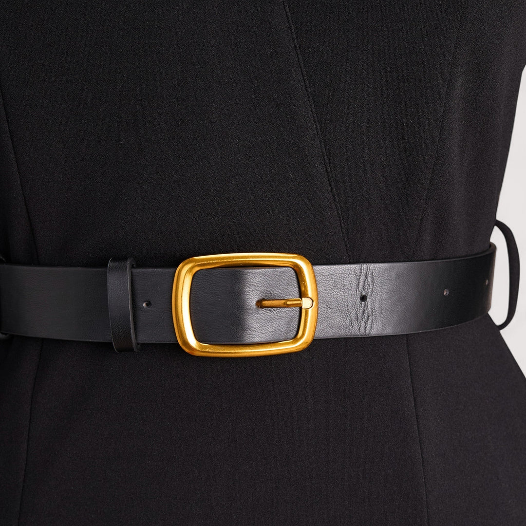 Kate | Εκλεπτυσμένο μαύρο φόρεμα με ζώνη και γιακά μανταρίνι