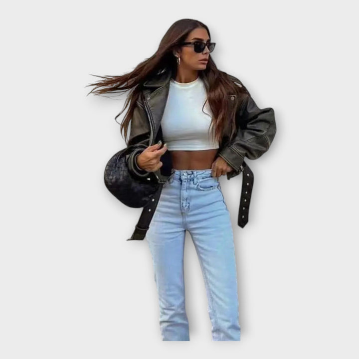 Μοντέρνα Κοντή Δερμάτινη Ζακέτα με Ζώνη και Εκλεπτυσμένη Αισθητική