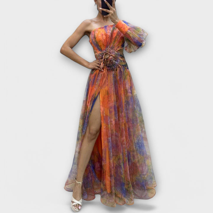 Κομψό βραδινό φόρεμα με έναν ώμο και κομμένο σχέδιο